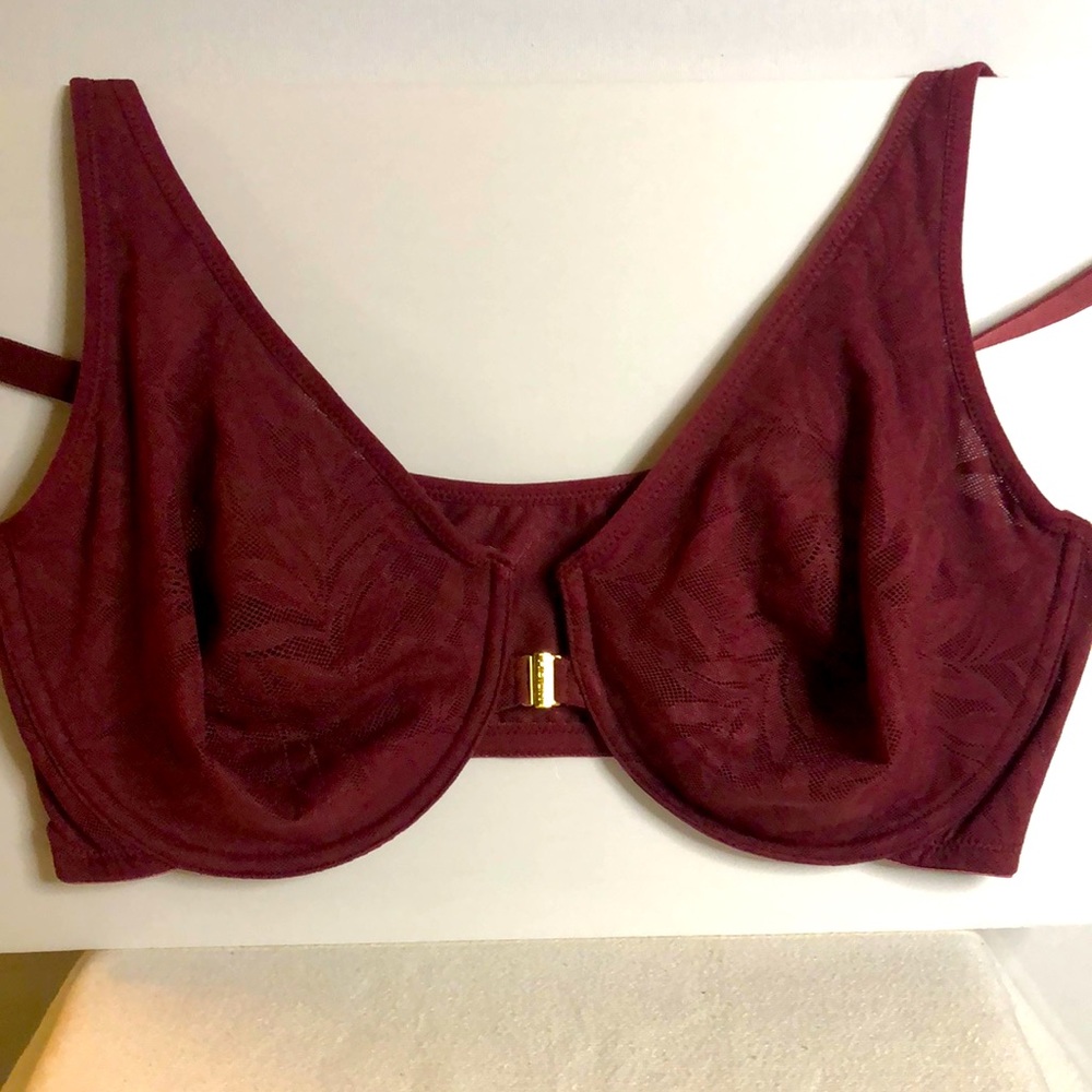 AISILIN burgundy colored beautiful lace bra. Size 40 D. Clasp in front.